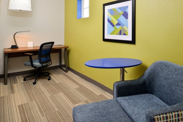 Images Holiday Inn Express & Suites North Kansas City by IHG