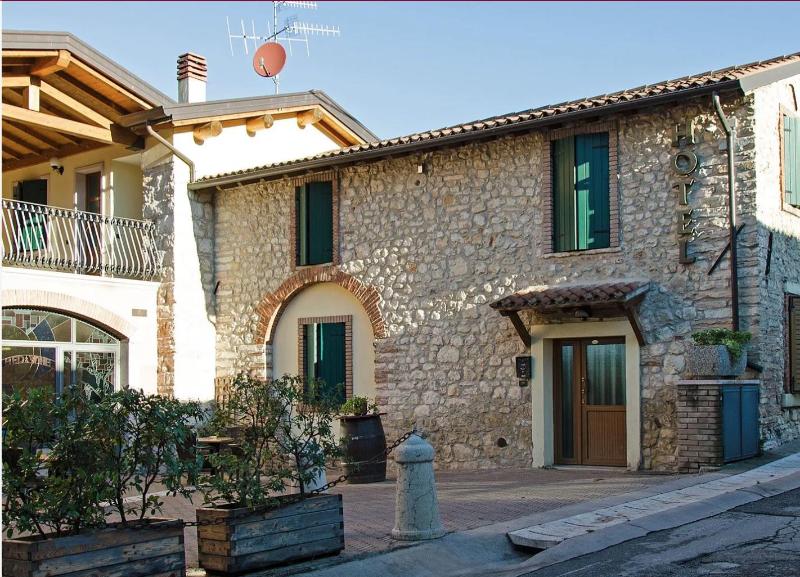 Images Albergo Bed & Wine