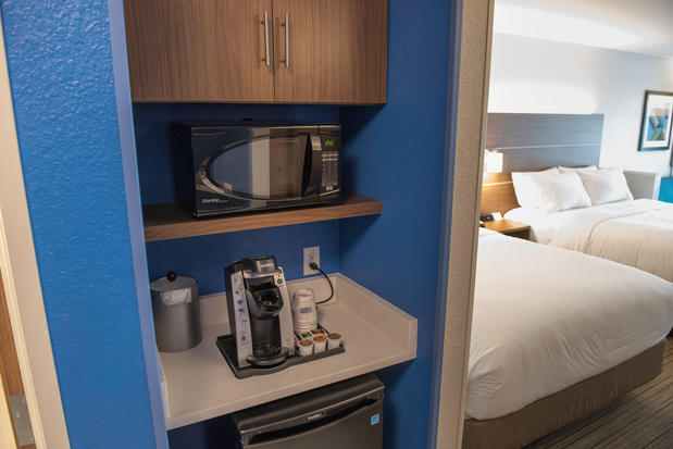 Images Holiday Inn Express & Suites Louisville N - Jeffersonville by IHG