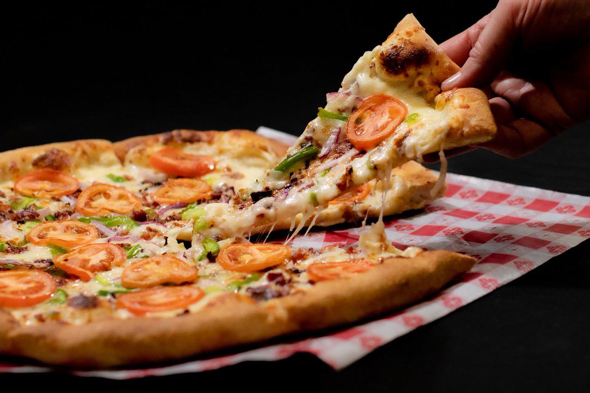 Enjoy a Snappy Tomato Pizza – Lunch, Dinner or Evening Snack
Delivery, Pick-Up or Carry-Out
Gooey