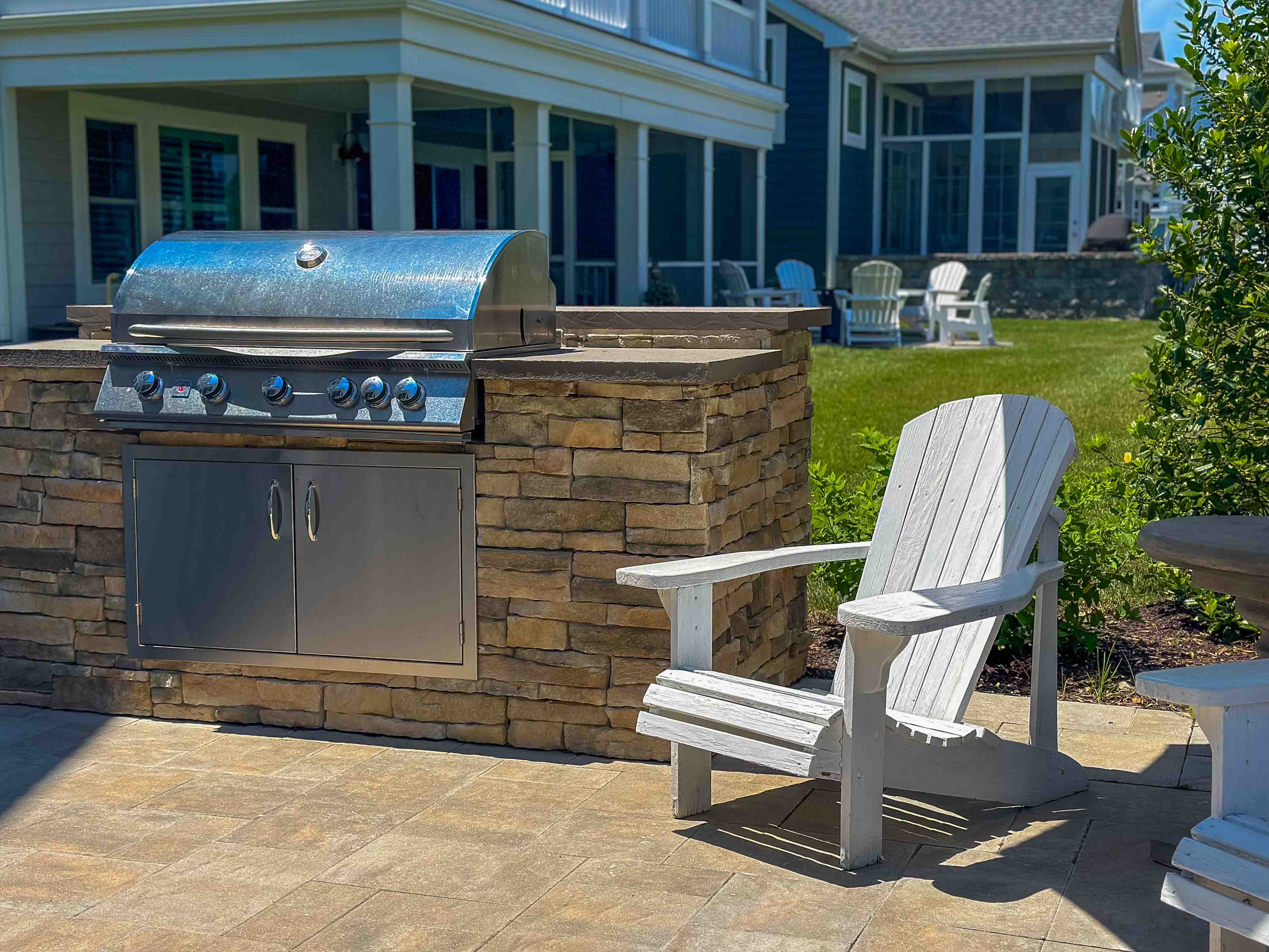 Transform your backyard into the ultimate culinary retreat with our bespoke outdoor kitchens and dining areas. From sizzling grills to stylish dining sets, create memorable moments and indulge in al fresco dining at its finest