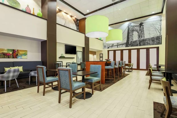 Images Hampton Inn & Suites Wheeling-The Highlands