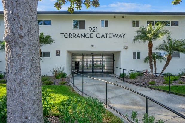 Images Torrance Gateway Apartments