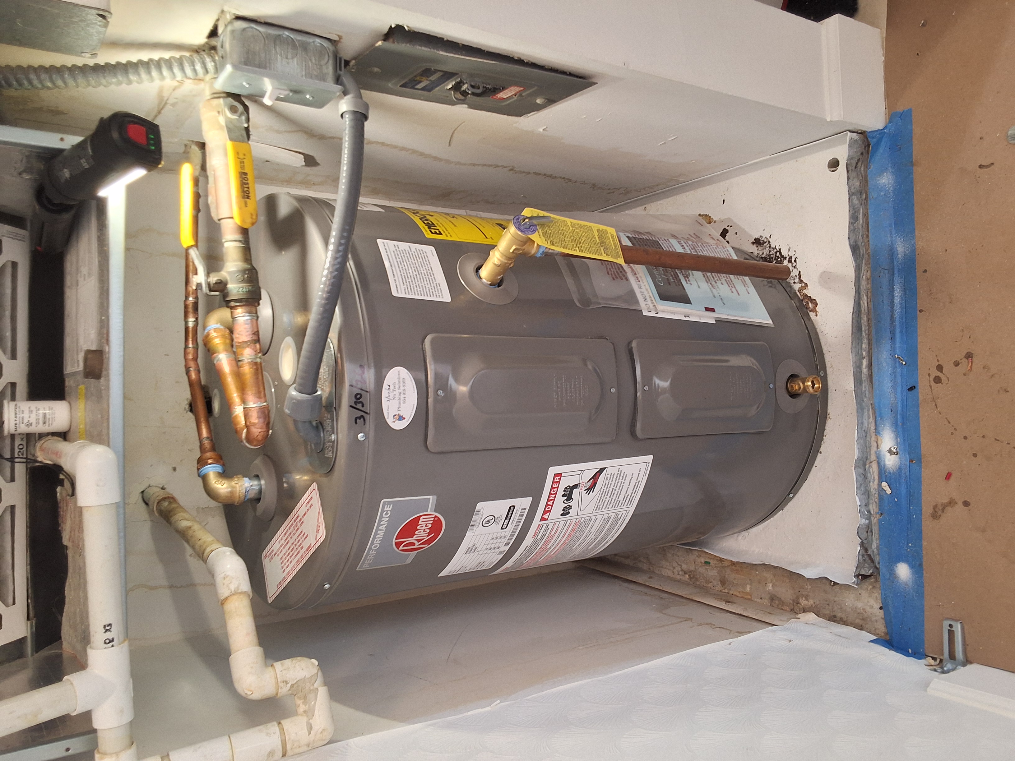 Dania Beach, Fl - New Rheem 28 Gallon Water Heater