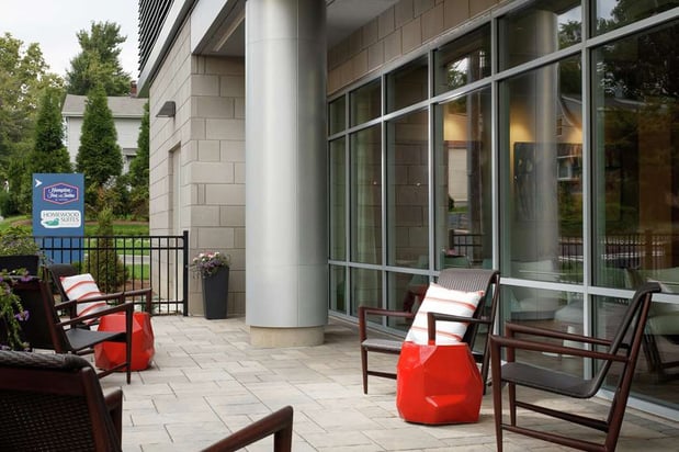 Images Hampton Inn & Suites Teaneck Glenpointe