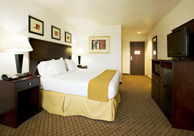 Images Holiday Inn Express & Suites Childress, an IHG Hotel