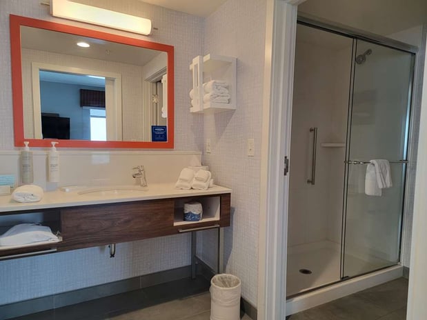 Images Hampton Inn & Suites Erie Bayfront
