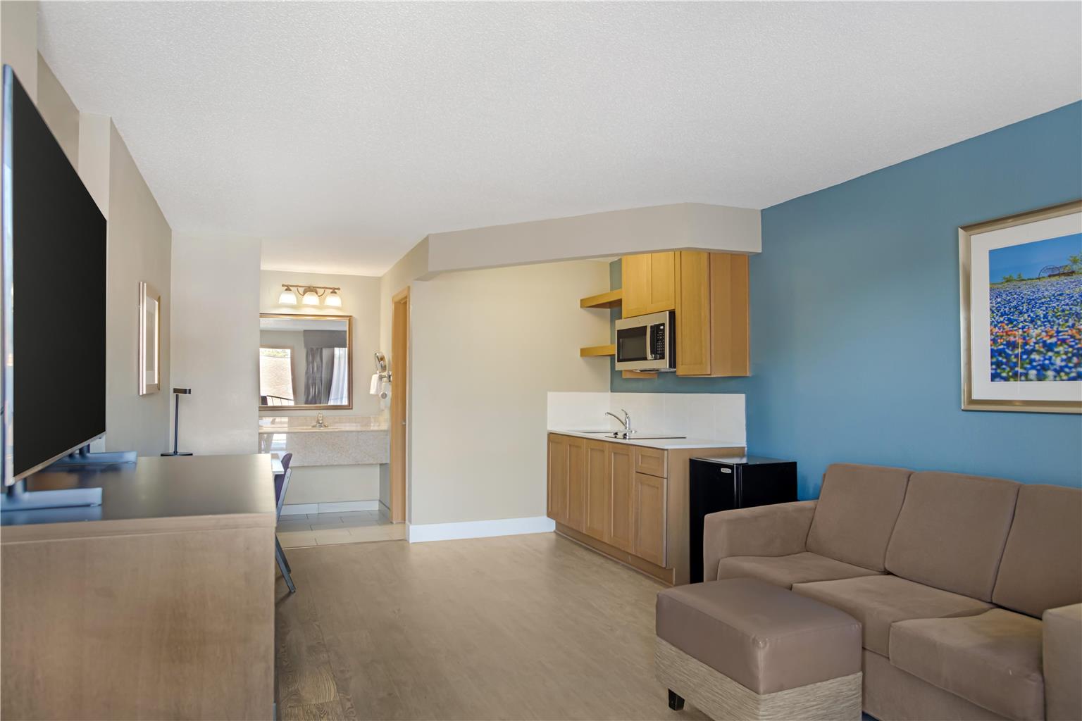 King Bed with Kitchenette