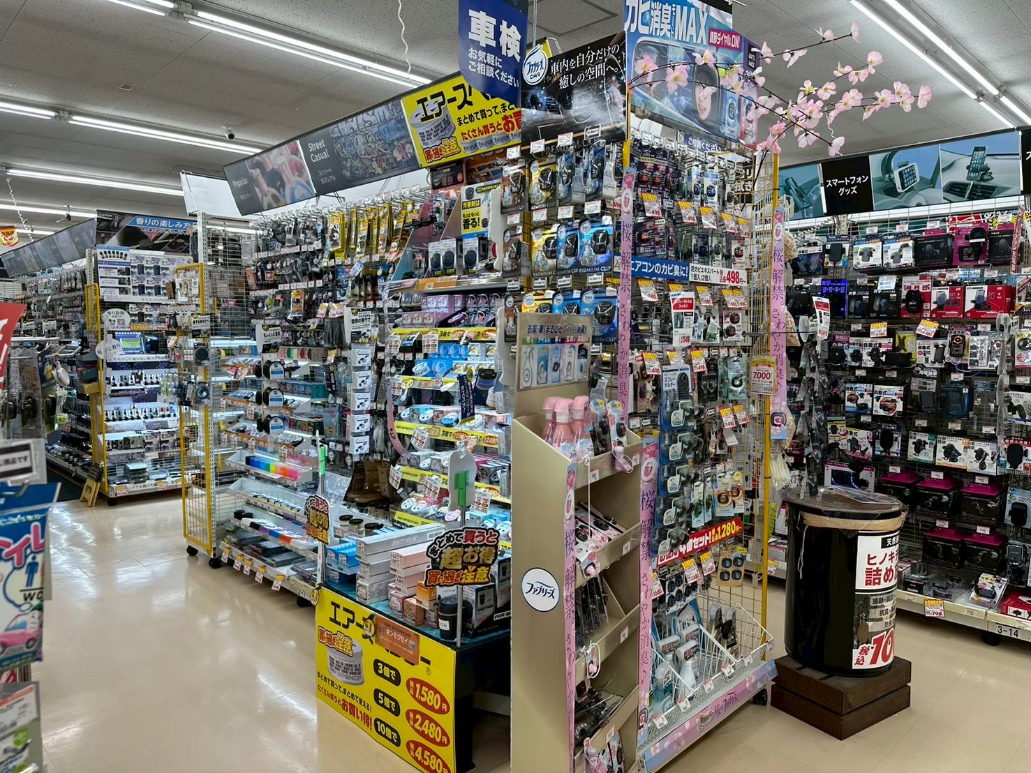 Images オートバックス中津川店