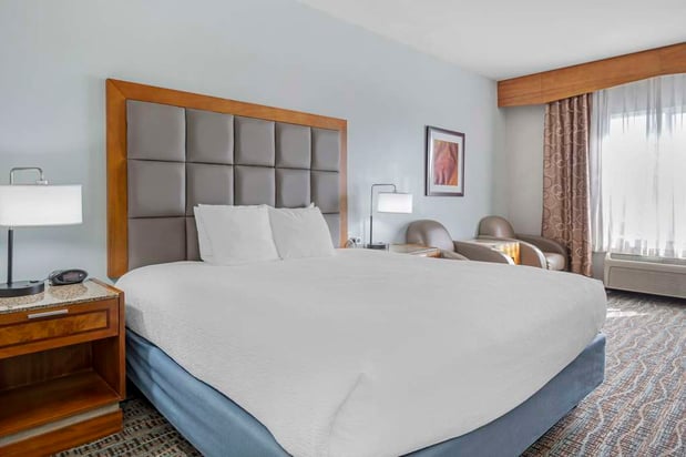 Images Best Western Plus Peppertree Inn at Omak