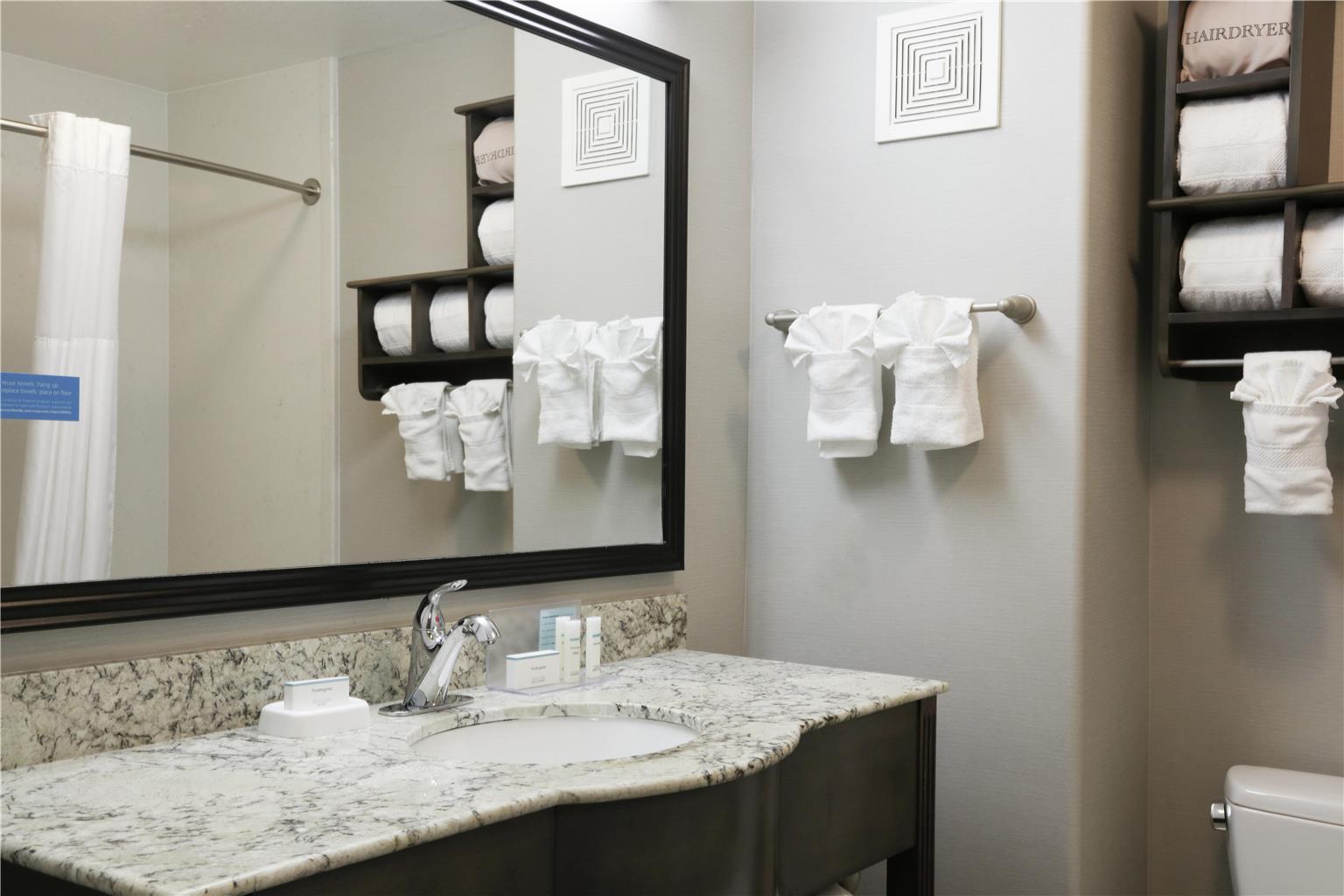 Guest room bath
