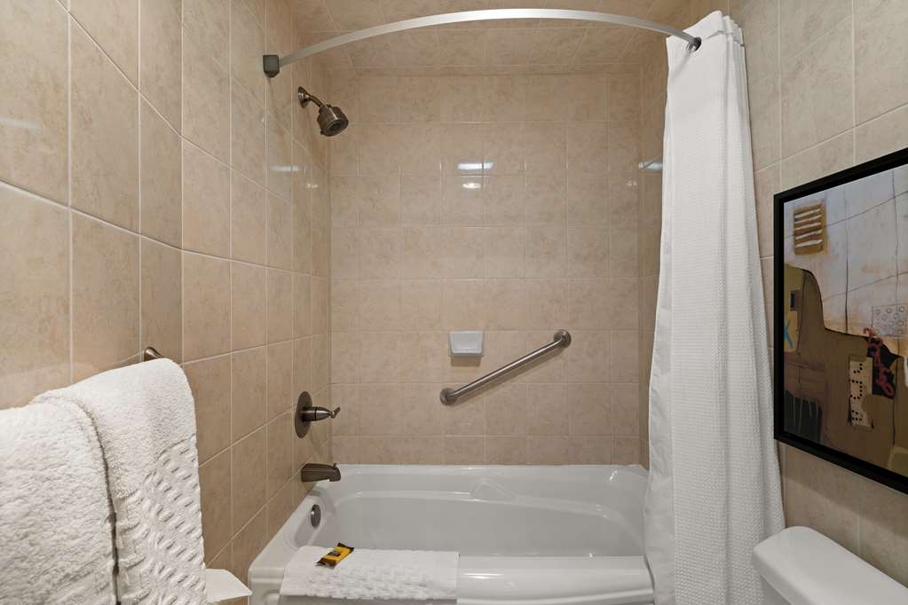Bathroom - Suite 2 Queen Beds with Fireplace Best Western Plus Orangeville Inn & Suites Orangeville (519)941-3311