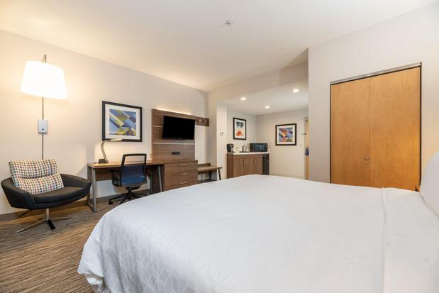 Images Holiday Inn Express & Suites Fremont - Milpitas Central by IHG