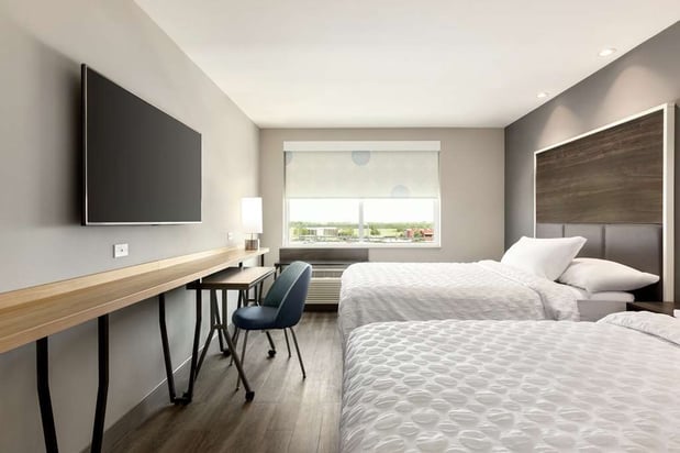 Images Tru by Hilton Wichita Northeast