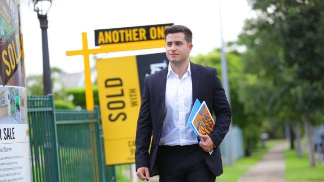 Images Aron Cardona - Mortgage Broker Northern Beaches