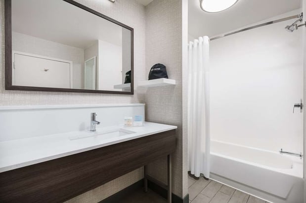 Images Hampton Inn & Suites Baltimore Inner Harbor