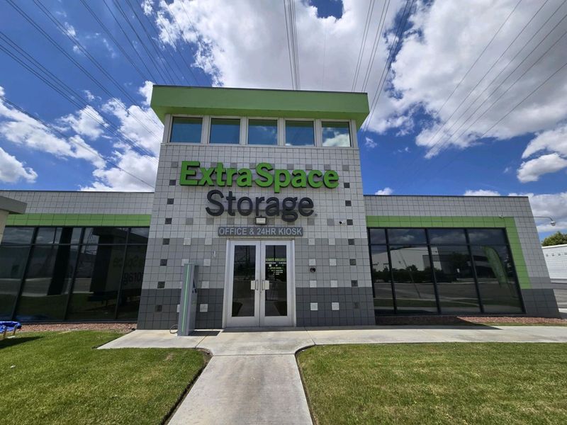 Beauty Image - Extra Space Storage at 1562 N Main St, Orange, CA 92867 