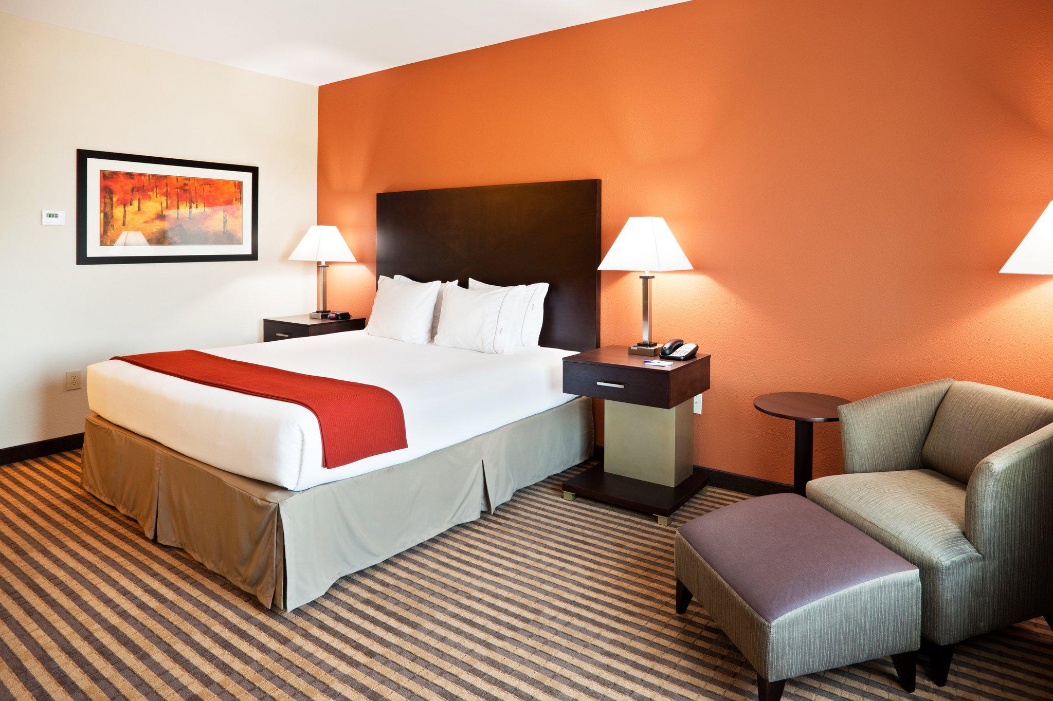 Holiday Inn Express & Suites Charlotte Southeast - Matthews, an IHG ...