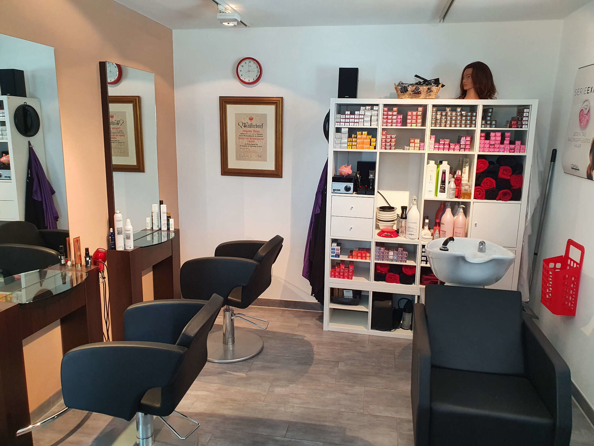 Geli - Die Rasende Friseurin -  Angelika Kranz, Neue Landstraße 9 in Mäder