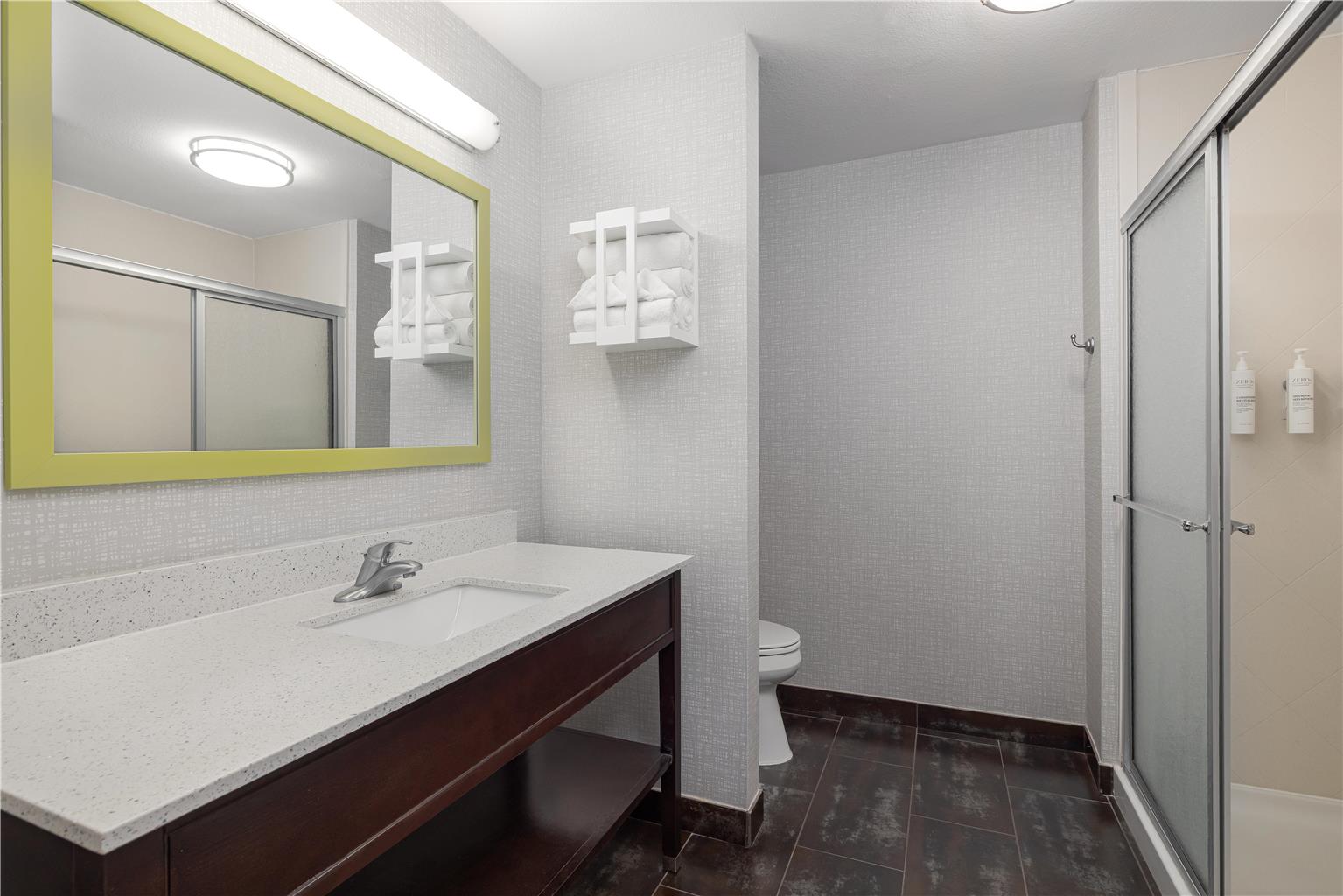 Guest room bath 