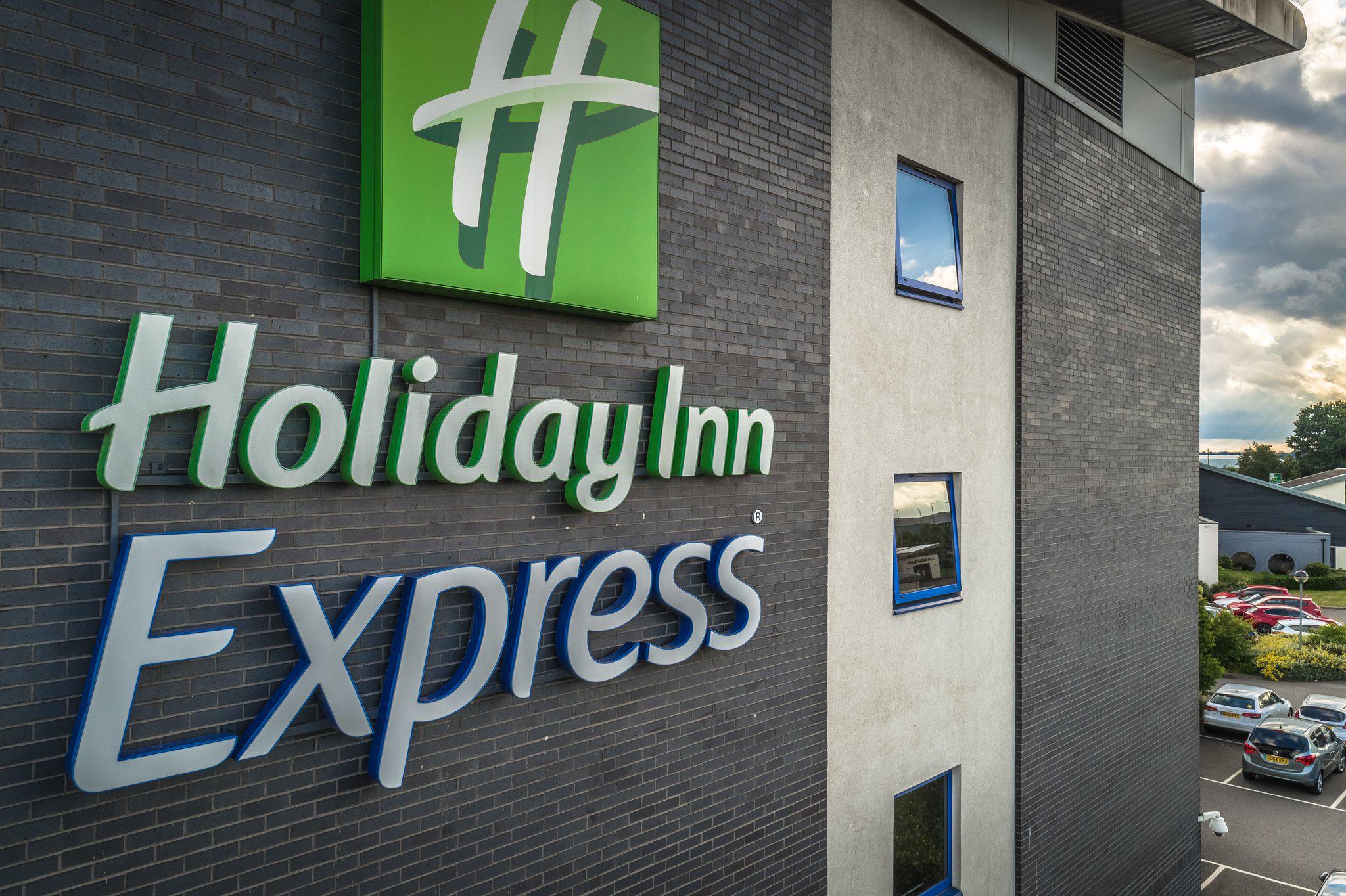 Holiday Inn Express Kettering, an IHG Hotel Kettering 01536 210210