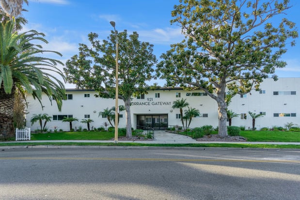 Images Torrance Gateway Apartments