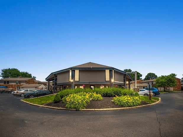 Images Wake Robin Apartments