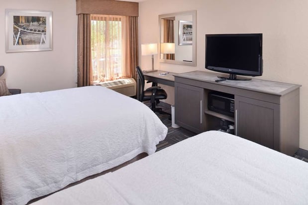 Images Hampton Inn closest to Universal Orlando