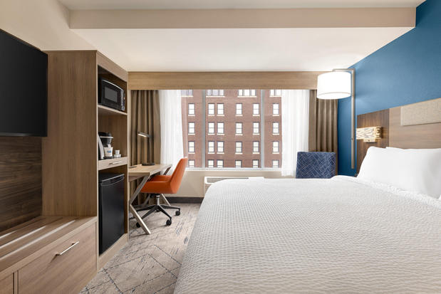 Images Holiday Inn Express & Suites Evansville Downtown by IHG