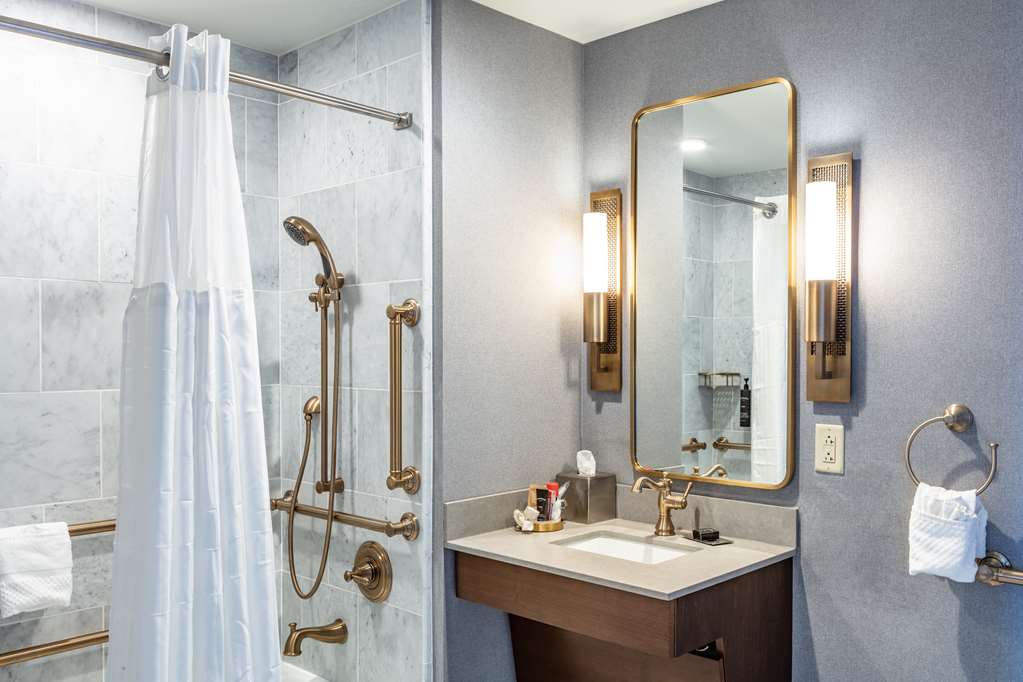 Guest room bath