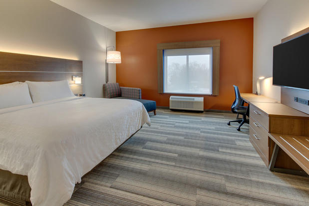 Images Holiday Inn Express & Suites Nashville Metrocenter Downtown by IHG