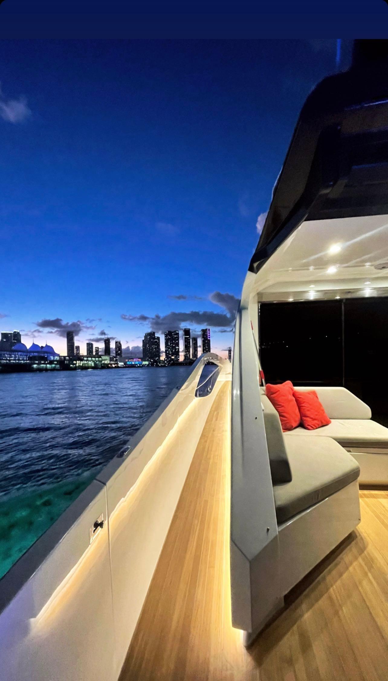 Yacht Luxe Miami Charters Miami (954)952-3345