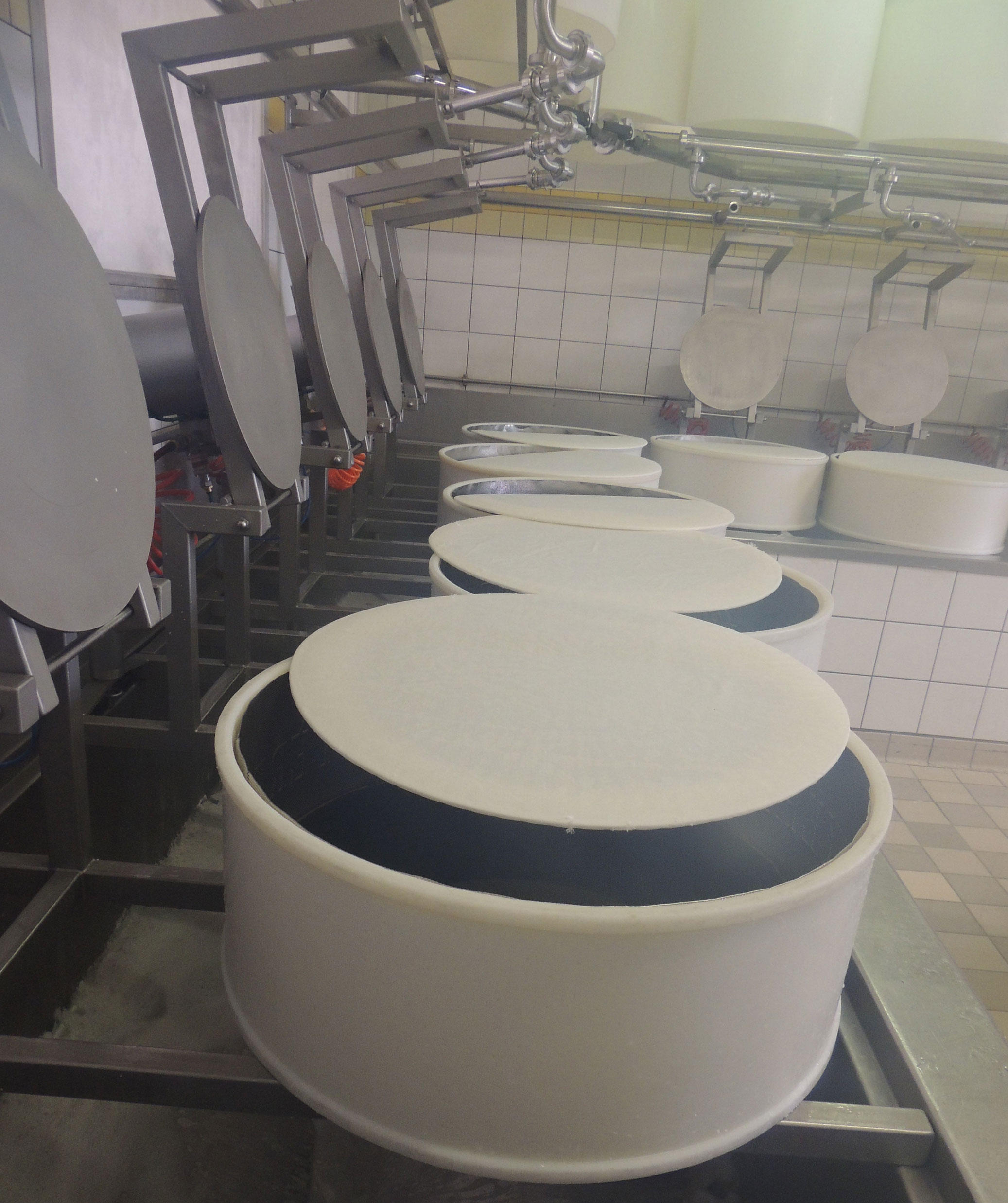 Walter und Hanni Reist, Fromagerie et Laiterie, Route de Chenaux 11 in Lugnorre