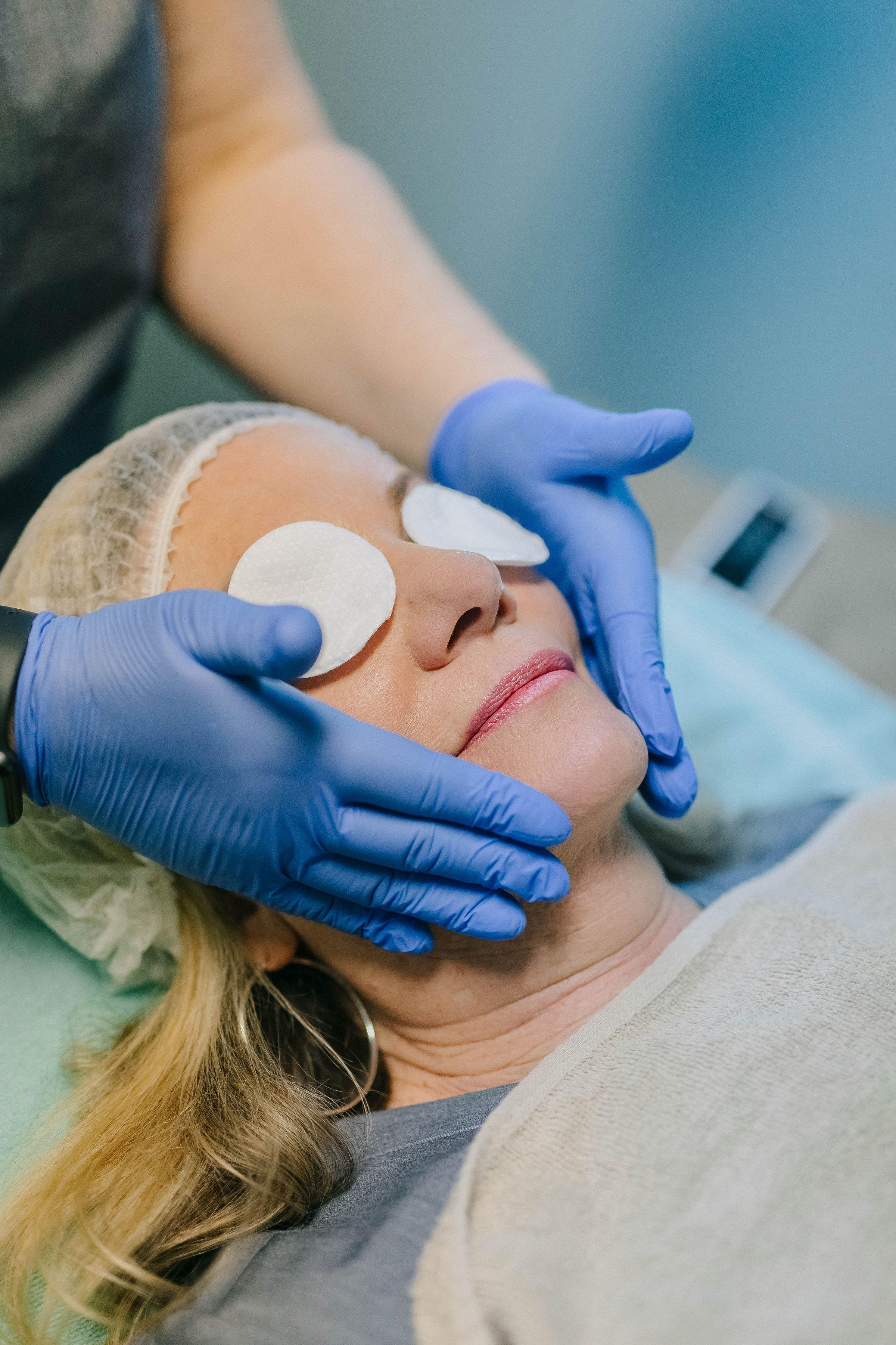 Cleanse, exfoliate and rejuvenate for healthy looking skin.