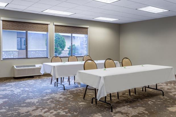 Images Holiday Inn Rockford(I-90&Rt 20/State St) by IHG