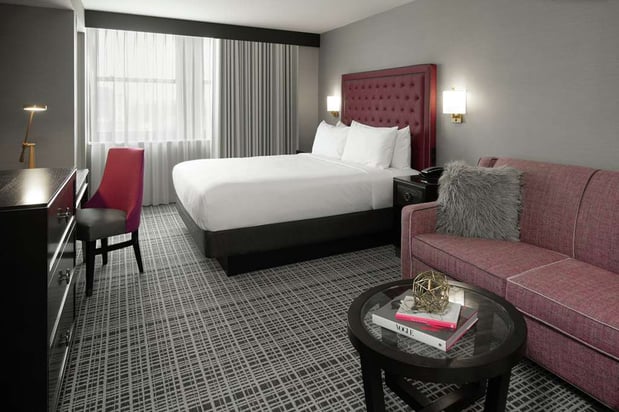 Images The Axis Moline Hotel, Tapestry Collection by Hilton
