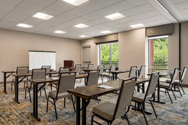 Images Hampton Inn & Suites Pittsburgh/Waterfront-West Homestead