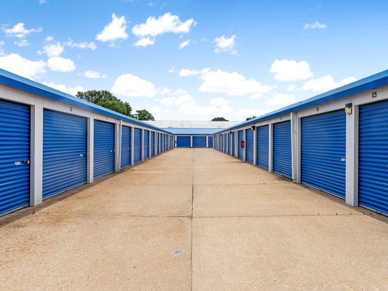 Interior Units - Storage Express at 812 Walnut St, Washington, IL 61571