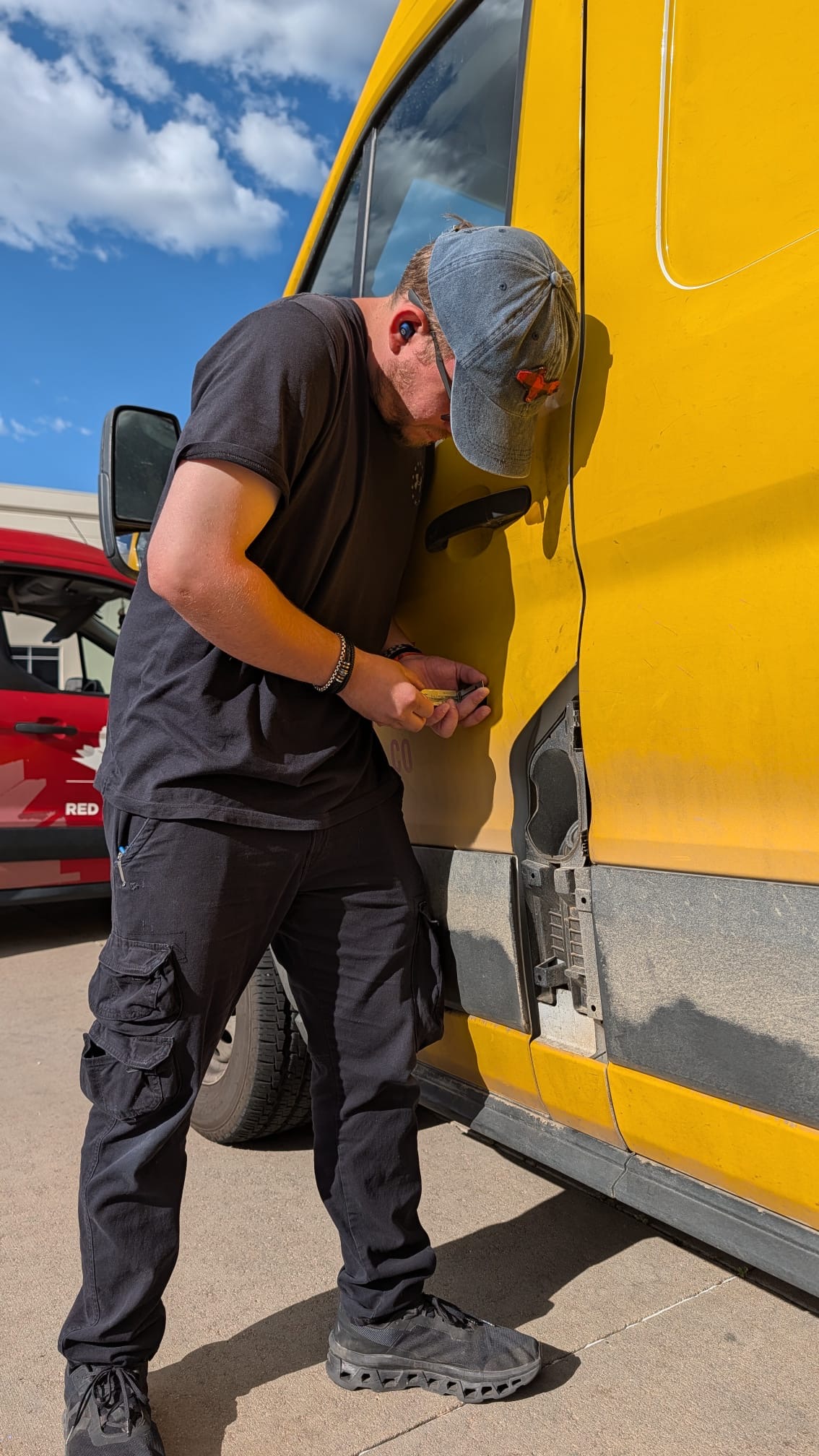 Red Rocks Locksmith Doing Commercial Van Locks Service