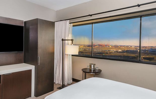 Images DoubleTree by Hilton Hotel Newark Airport