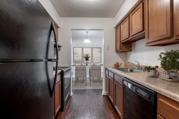 Images Creek Hill Apartment Homes