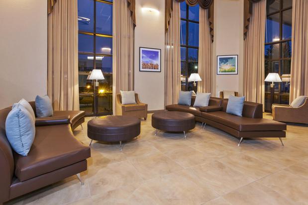 Images Candlewood Suites Grand Rapids Airport by IHG