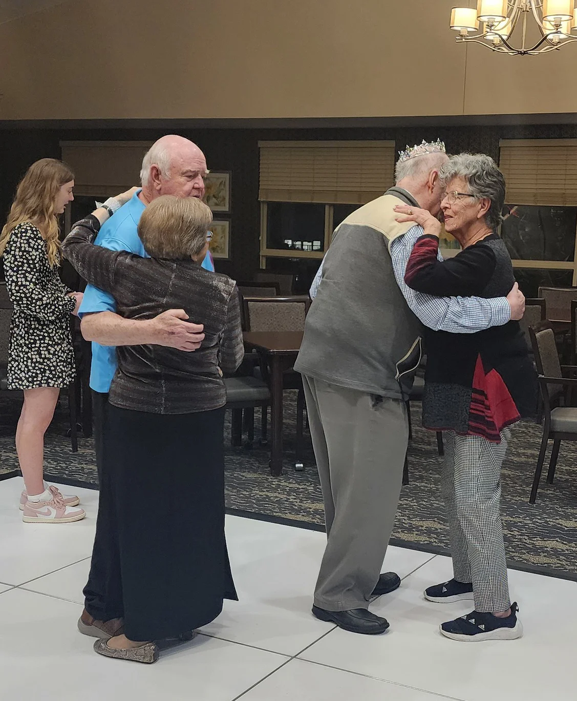 At One Lincoln Park, residents enjoy vibrant social activities that encourage friendship, movement, and meaningful connections. Our independent senior living community in Dayton, OH, creates engaging opportunities for residents to stay active, celebrate special moments, and enjoy life together in a welcoming environment.