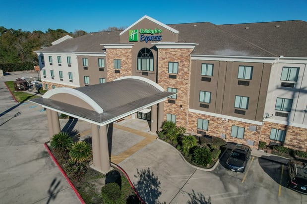 Images Holiday Inn Express & Suites Cleveland by IHG