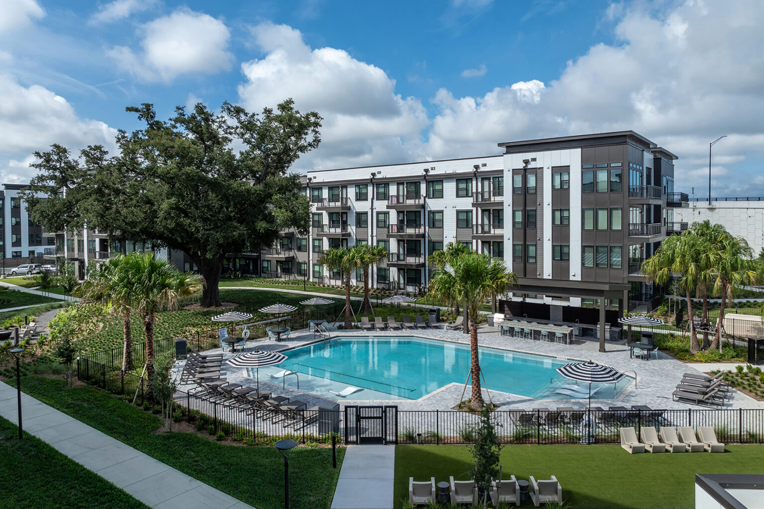 apts with dog park and spa