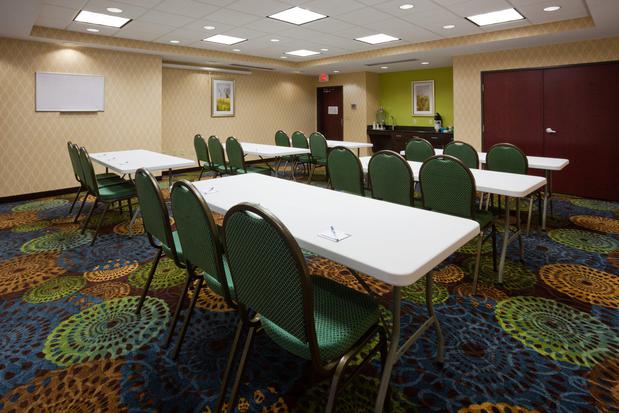 Images Holiday Inn Express & Suites Fort Dodge by IHG