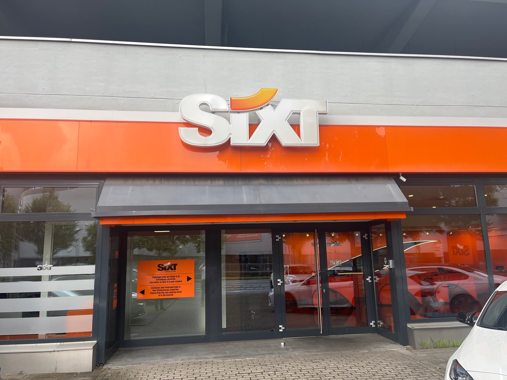 SIXT Auto- und Transportervermietung Essen Limbecker Platz, Ostfeldstr. 9 in Essen