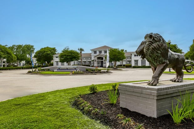 Images Chateau Des Lions Apartment Homes