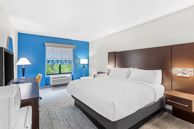 Images Holiday Inn Express & Suites Charleston NW - Cross Lanes by IHG
