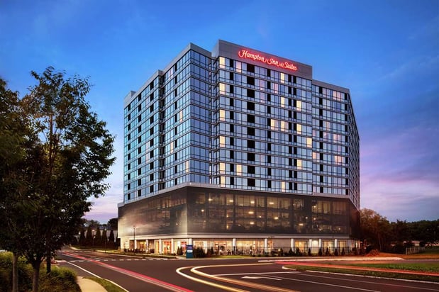 Images Hampton Inn & Suites Teaneck Glenpointe